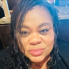 Vicki Royce's Instagram, Twitter & Facebook