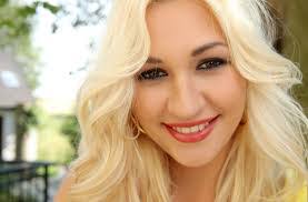 Tracy Lindsay's Instagram, Twitter & Facebook