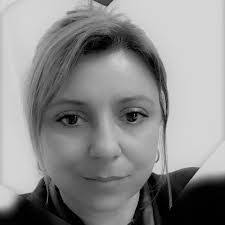 Stephanie Mangin's Instagram, Twitter & Facebook