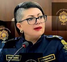 DESTITUIDA Diana Ramos de la comisaria 13 fue removida de su cargo por el  Ministro de Gobernación debido a que considera una falta a las normas de la  institución el utilizar un