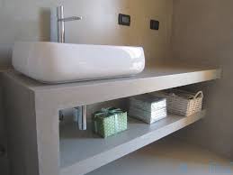 Create a seamless bathroom where the smooth curve of one element flows into another, evoking a sense of ease and continuity not felt in a standard bathroom. Lavori In Cartongesso Nel Bagno Per Eliminare Umidita E Sfruttare Ogni Spazio Imbianchino Milano Tinteggiature Stucco Veneziano A Milano