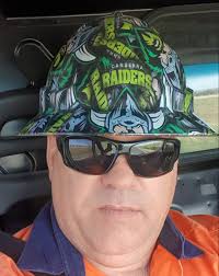 Ed Hardy bucket hat and gloves set in black, brand Ed Hardy, in new  condition, presented in the original Ed Hardy box. This matching set  includes a classic Ed Hardy bucket hat