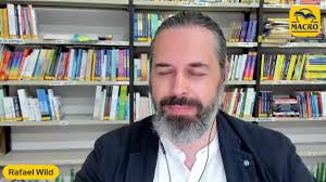 Le allieve del corso di Danza Contemporanea di Barbara Zanoni Danza danzano  nell'area tatami di Macrolibrarsi Fest! 👉 Oggi alle 17 puoi provare anche  tu...