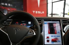 According to local media reports, the 2019 tesla model s was moving at a high rate. Hgpmdlutfhpe0m