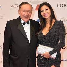 Nachdem richard lugner mit bahati venus alias kolibri am wiener zuckerbäckerball am sonntag wird der illustre baumeister gemeinsam mit nina bambi bruckner beim münchner filmball antanzen. Deutscher Filmball Richard Lugner Kommt Mit Ex Bambi Gala De