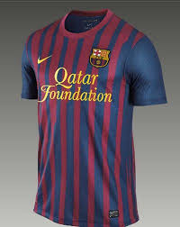 Le maillot fc barcelone vapor match domicile est identique à celui que portent les joueurs professionnels sur le terrain. Le Nouveau Maillot Domicile Du Fc Barcelone 2011 2012 Devoile