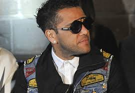 Veja as últimas notícias, vídeos e entrevistas sobre daniel alves na jovem pan | page 2. Gato Daniel Alves Arrasa No Estilo Para Prestigiar Namorada O Fuxico