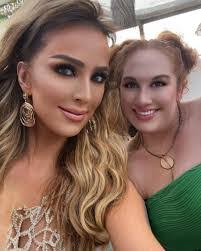 Deborah Alessi's Instagram, Twitter & Facebook