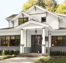 Colonial style homes are named as such because they were built by colonists who based this style of home lends itself to playing with vivid colors. The Best White Exterior Paint Colors For Your House In 2021 The Zhush
