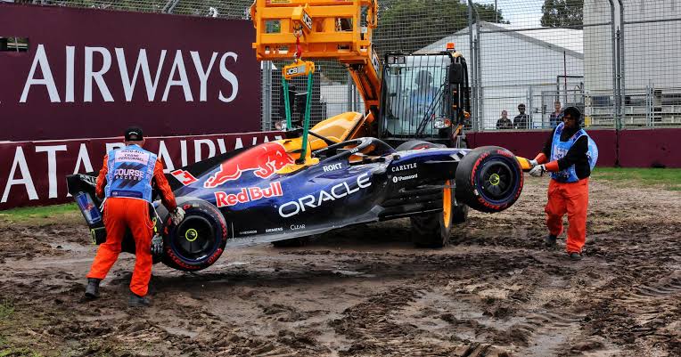 Red Bull air concern over 'very brutal' Max Verstappen incident |  RacingNews365
