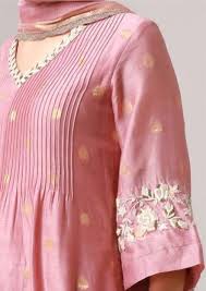 Tumuklas ng mga recipe, ideya sa bahay, inspirasyon ng istilo at iba pang ideya na masusubukan. Beautiful Detailing With Pintex And Hand Work Kurta Designs Women Kurti Embroidery Design Kurta Neck Design