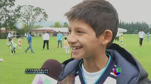 Colección de escenas con un vagabundo en la calle, familia de refugiados, niños en la escuela del gueto, gente pobre viviendo en barrios bajos. Nino De Un Barrio Muy Pobre De Colombia Acaba De Enrolarse En El Real Madrid Primer Impacto Youtube