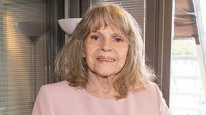 Eva pilarová vždy byla a bude stále ta nej… eva pilarová zpívala v sedmdesátých letech s jednou z nejskvělejších rockových formací, které tehdy na našem území vůbec mohly vystupovat. Eva Pilarova Po Operaci Ledvin Stale Neni Ve Forme Lezi A Rusi Koncerty Super Cz