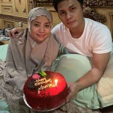 Selain itu, simpan foto anda berdua di dalam dompet tersebut sebagai pemanis. Muzdalifah Pamer Barang Branded Hadiah Ulang Tahun Dari Sang Suami Pojoksatu Id