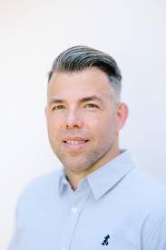 Alex Vaz's Instagram, Twitter & Facebook