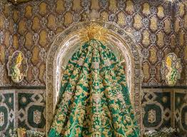 This basilica is the home of seville's most revered virgin and will give you a whiff of the fervour inspired by semana santa. El Camarin De La Macarena Abre Desde Hoy A Diario Por Los 425 Anos De La Hermandad El Camarin De La Macarena Abierto Desde Este Martes A Diario Por Los 425 Anos