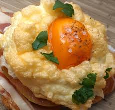 Les œufs Nuage Ou Nids D œufs Sont Un Hors D Oeuvre A Base D œufs De Fromage Rape Et De Sel Sorte D œuf Au Plat Re Recette Facile Recettes De Cuisine Recette