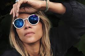 Contact halle berry on messenger. Halle Berry Opened Up About Being Raised By A White Mom