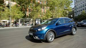 Toyota chr vs kia niro you will find that state that both toyota since kia allow us their own suv hybrid out of scratch, and have achieved thus using the assumption efficient. Comparativa Toyota C Hr Hybrid Vs Kia Niro Hev