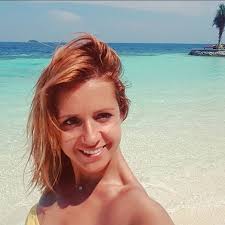 Pivô da TVI mostra-se em biquíni em férias de luxo