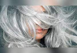 Couleur de cheveux a la mode hiver 2018. Cheveux Gris Comment Les Assumer Conseils Coiffure