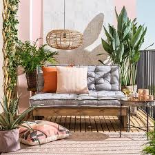 Bambuszaun bambusmatte sichtschutzzaun sichtschutz gartenzaun bambus windschutz. Eine Gemutliche Sitzecke Auf Einem Balkon Einfache Hausgemachte Bank Mit Grossen Grunpflanzen Dekoriert Foto Veroffentlicht Von Gartenier Auf Spaaz De