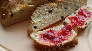 Softer Fluffiger Hefezopf Mit Rosinen Und Schmand Die Zubereitung Ist Nicht Schwer Und Braucht Auch Nicht All Zu Lange Hefezopf Hefe Und Backen