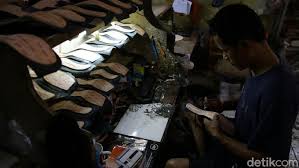 Maybe you would like to learn more about one of these? Foto Produksi Sandal Rumahan Yang Banjir Pesanan