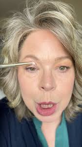 An easy fix to hide that eyelid puffiness! puffy eyes