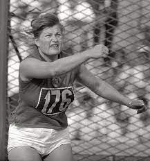 Vo veku 83 rokov zomrela v pondelok trojnásobná olympijská víťazka tamara pressová. Nina Ponomarjovova Seznam Cz