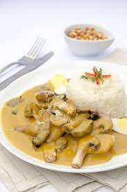 Aji De Gallina Champinon Champinones En Crema Queso Fresco Aji Amarillo Y Condimentos Acompanados Con Una Porcion De Arroz Blanco Con Food Recipes Savory