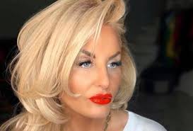 A widzowie, którzy znają jej historię ( w jednym z odcinków opowiedziała o swoim życiu) w dalszym ciągu na każdym kroku dają jej okazy sympatii i miłości. Dagmara Krolowe Zycia W Mlodosci Na Tym Zdjeciu Ma 17 Lat