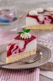 Sommerliche Leichte Himbeer Joghurt Torte Mit Einem Boden Aus Biskuit Und Einer Leichten Joghurt C Joghurttorte Himbeer Joghurt Torte Kuchen Und Torten Rezepte