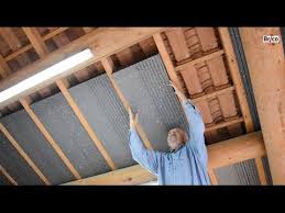 Isoler Facilement La Sous Toiture Avec Des Panneaux De Polystyrene Bricolage Avec Robert Youtube Sous Toiture Isolation Toiture Toiture