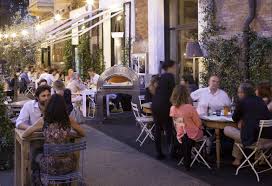 Cerchi idee per rilanciare un ristorante? Come Attirare Clienti In Una Pizzeria E Differenziarti Dalla Concorrenza Alfa Forni Professional