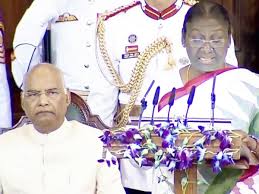 President Draupadi Murmu Oath Ceremony: द्रौपदी मुर्मू बनीं 15वीं  राष्ट्रपति, 'नमस्कार-जोहार' का जिक्र कर बोलीं- वंचित, गरीब, दलित पिछड़े और  आदिवासी मुझ में ...