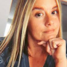 Anita Custer's Instagram, Twitter & Facebook