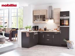 I think this is made of 4 lack side tables and a table top. Eckkuche 185 X 275 Cm Matt Lack Schwarz Touch 3000063300