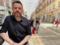 Vicente Luis Mora: "Los escritores debemos ser libérrimos, por no decir  libertinos"