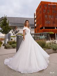 In unserem kölner atelier entwerfen und schneidern wir seit 2005 gemeinsam mit unserem team brautkleider und brautaccessoires für den großen tag. Brautkleid Ema Bride 20 24 Wedboom At Online Shop Der Brautkleidern