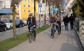 Friedrichshafen Friedrichstrasse B 31 Neu Und Stadtbahnhof Im Fokus Hier Sieht Der Fahrradclub Adfc Handlungsbedarf In Friedrichshafen Sudkurier Online