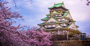 Tsutenkaku tower yang dibangun pada tahun 1912 hal yang paling menarik adalah pemandangan dari atas ferris wheel. 12 Tempat Menarik Di Osaka Yang Wajib Dikunjungi Bila Ke Jepun