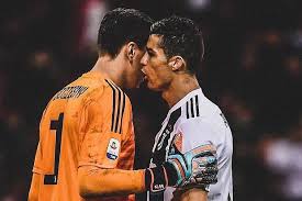 His jersey number is 1. Wojciech Szczesny Przycmil Cristiano Ronaldo Bohater Z Polski Alez Noty Pilka Nozna Sport Pl