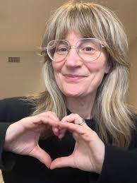 Shelly Windle's Instagram, Twitter & Facebook