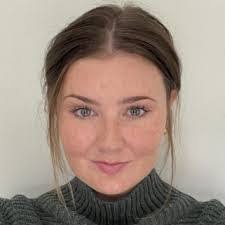 Caitlin Oates's Instagram, Twitter & Facebook