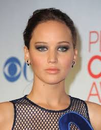 Jennifer lawrence, blake lively, emma stone, and camilla belle are just a few of the women who prove that you can sport dramatic eye makeup even with lack of visible lid space. Did You See The Eye Makeup Look Jennifer Lawrence Aka Katniss Wore Last Night Glamour