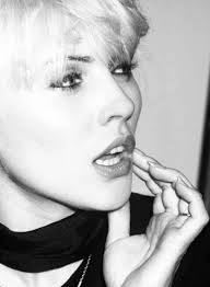 Elizebeth Montgomery, Claudia Cardinale, Debbie Harry, Marilyn Monro. Which  one's cooking you breakfast?