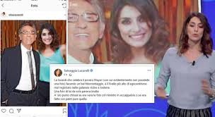 Selvaggia lucarelli contro mediaset per aver scelto daniela martani come naufraga all'isola dei famosi. Elisa Isoardi Fotomontaggio Con Sandro Mayer Su Instagram Che Egocentrismo Il Post Di Selvaggia Lucarelli Il Mattino It