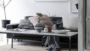 Souvent utilisée dans diverses pièces à vivre, elle se fait pourtant plus rare dans les. 3 Idees Pour Une Deco Moderne En Noir Dans Le Salon My Blog Deco