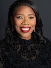 Arielle Collier's Instagram, Twitter & Facebook